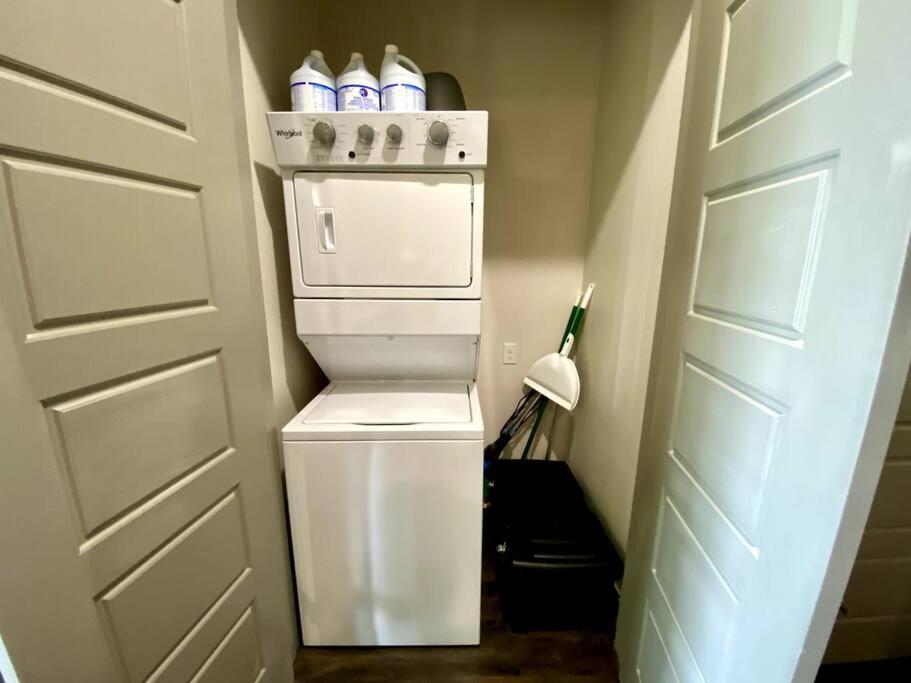 Luxury Apartment With King Bed And Pool And Free Parking 4 Houston Extérieur photo