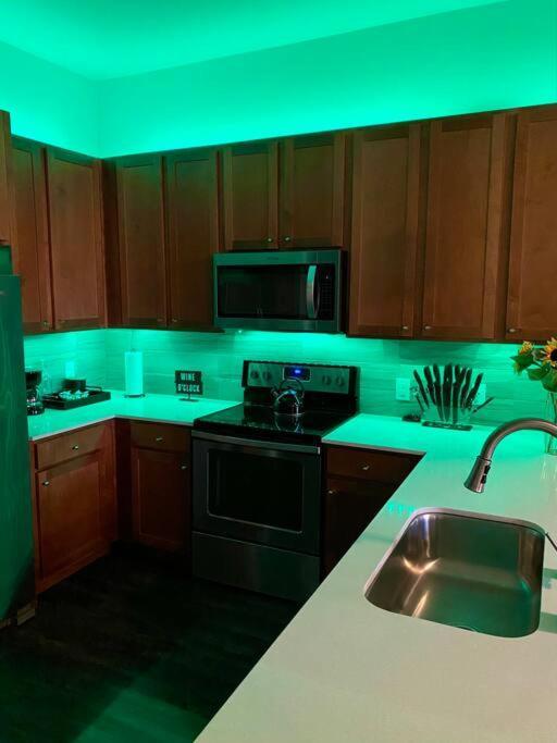 Luxury Apartment With King Bed And Pool And Free Parking 4 Houston Extérieur photo