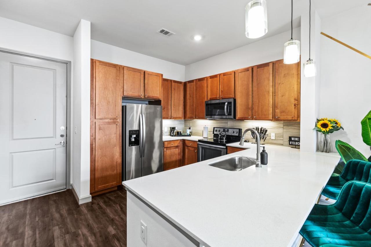 Luxury Apartment With King Bed And Pool And Free Parking 4 Houston Extérieur photo