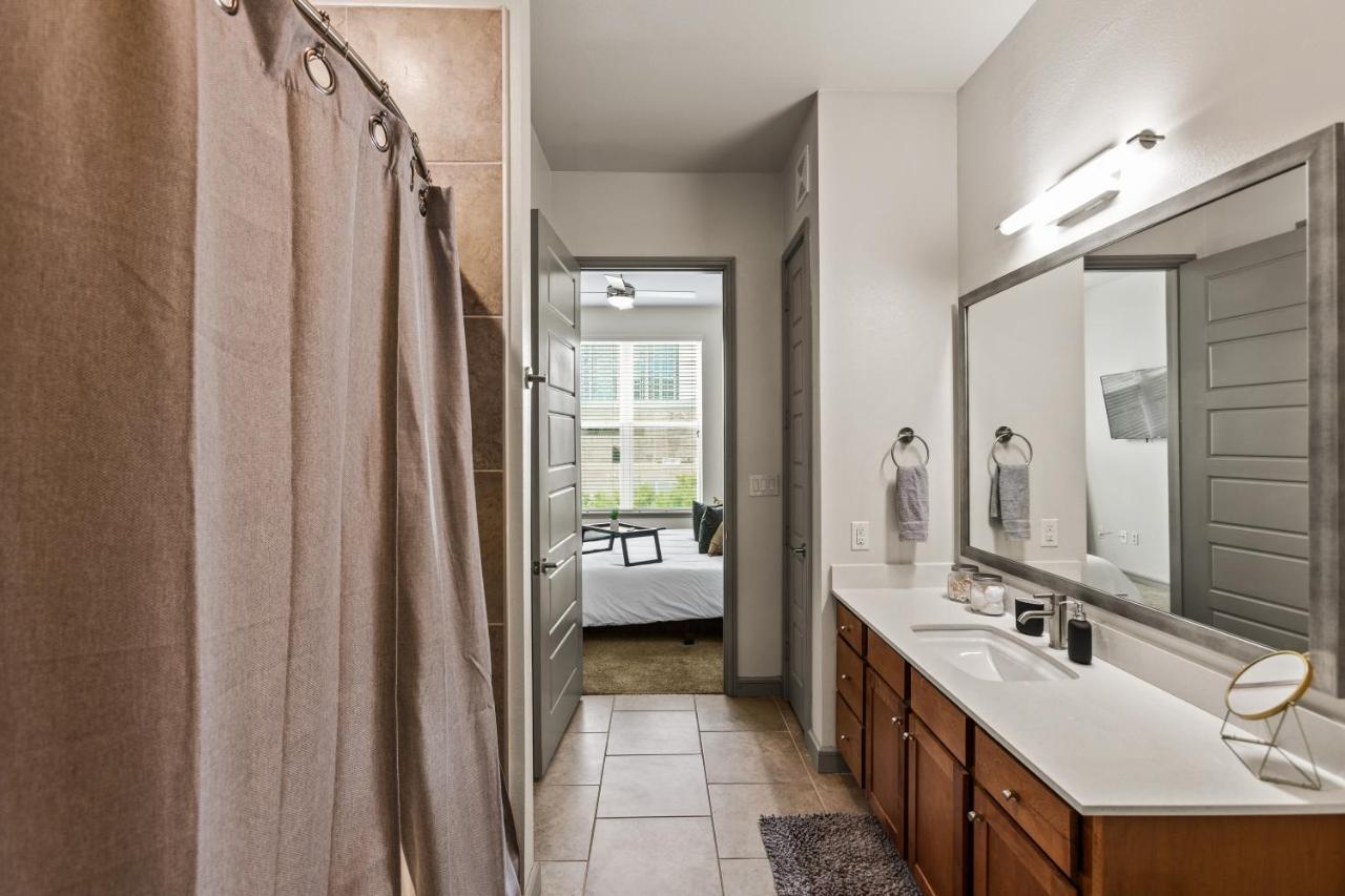 Luxury Apartment With King Bed And Pool And Free Parking 4 Houston Extérieur photo